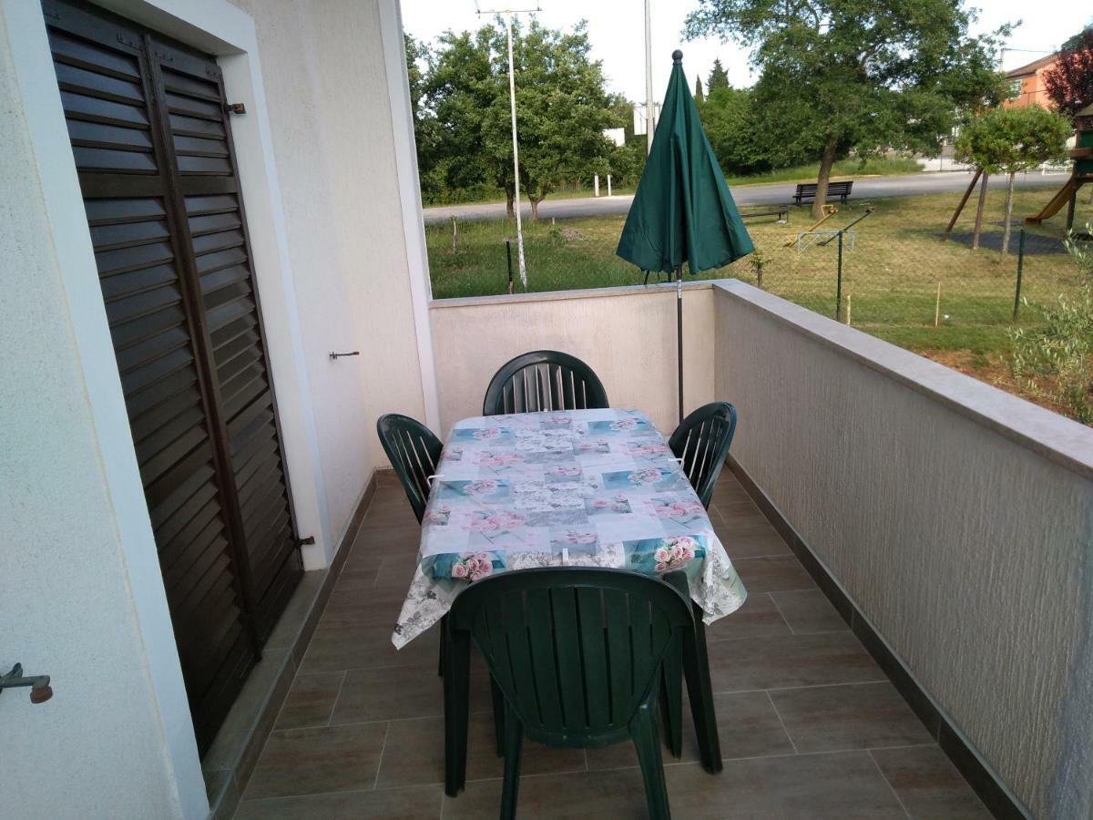 Apartment Vesna Veleniki Exterior photo